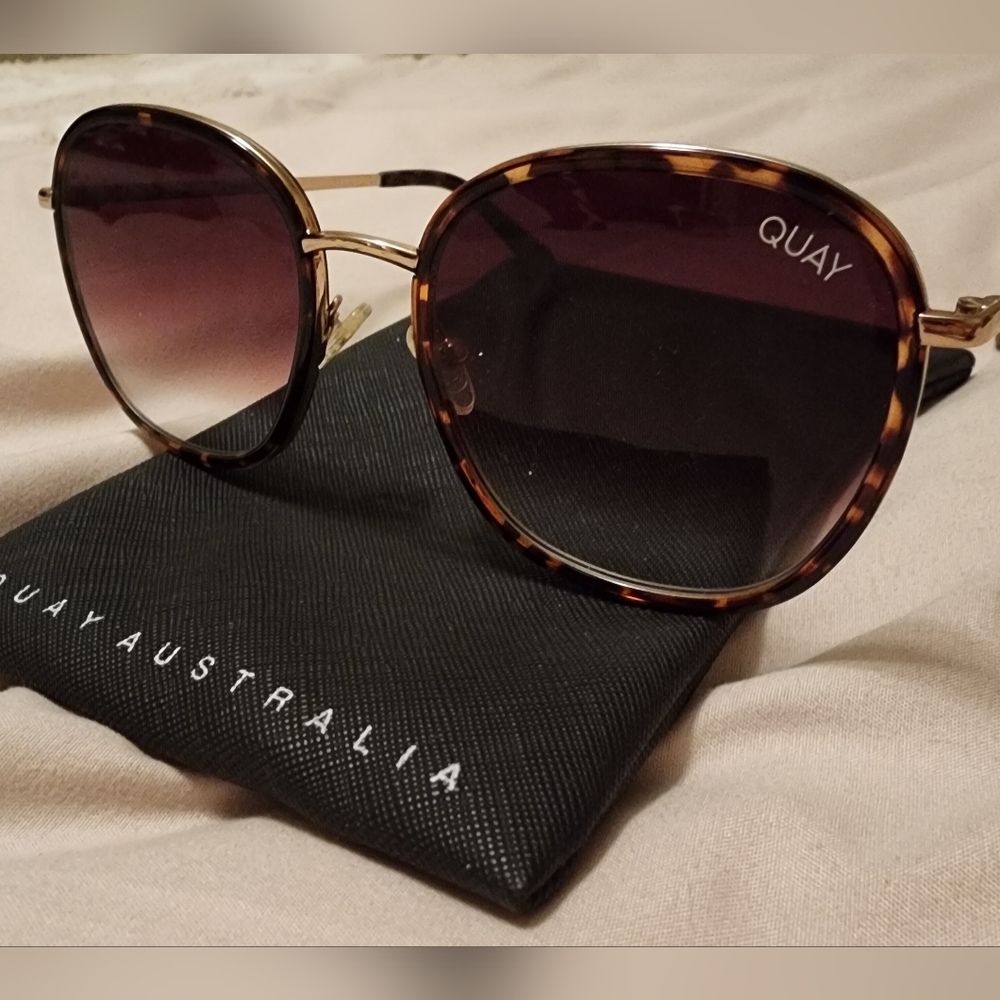 Quay Australia Women's Jezabell Tortoiseshell Round Sunglasses